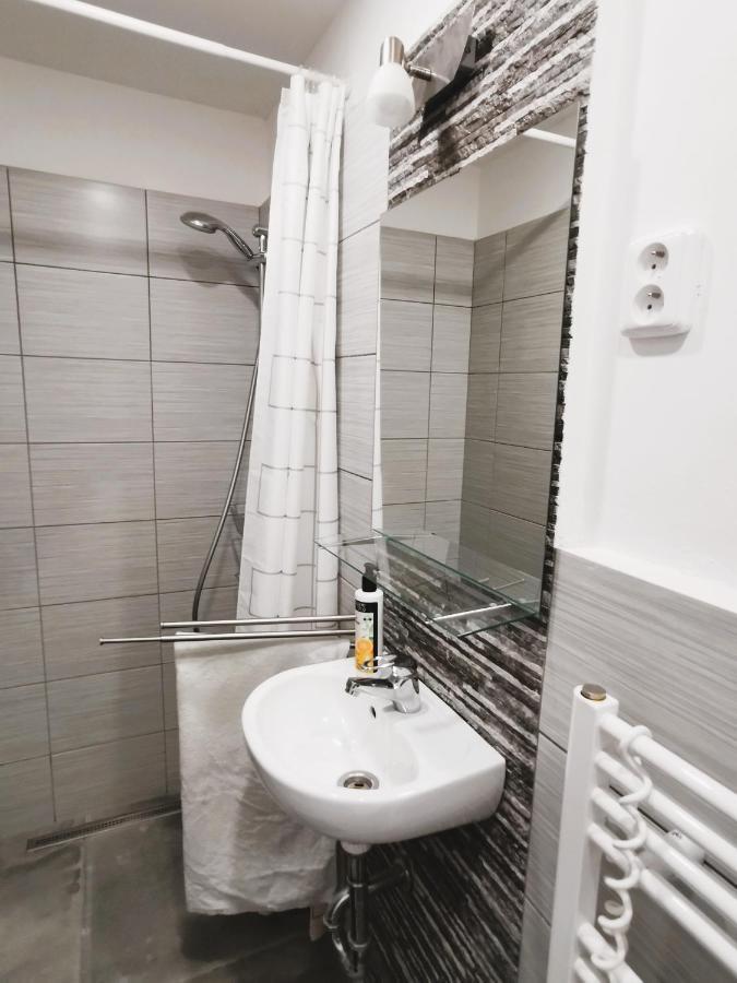 Apt 100 Prague Extérieur photo